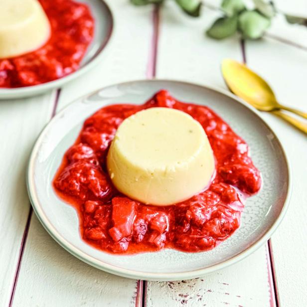 Rhabarber-Erdbeer-Panna-Cotta