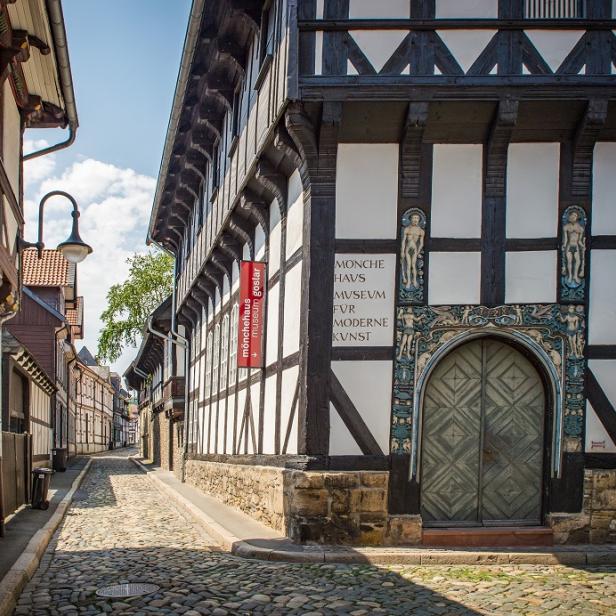 Goslar ist nur eine der vielen Städte in Niedersachsen, die mit wunderschönen Fachwerkhäusern aufwarten. 