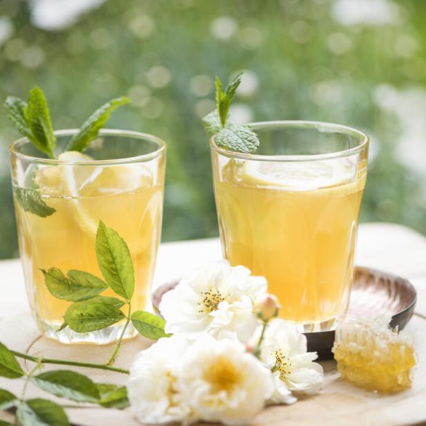 Grüner Honig-Eistee mit Pfefferminze und Ingwer Grüner Honig-Eistee mit Pfefferminze und Ingwer