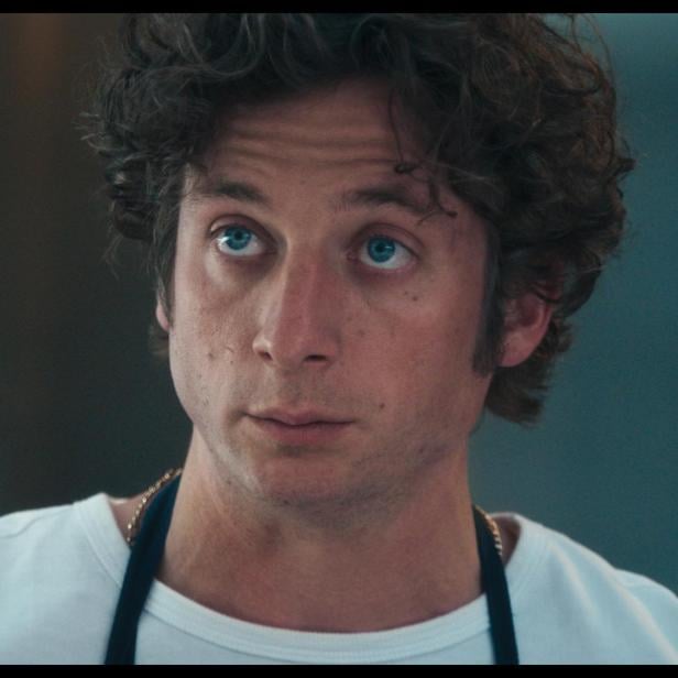 Die Uhr tickt für Carmy & Co. in Staffel 4 von "The Bear". Schaffen sie es, einen Stern zu bekommen? Courtesy of FX Networks and Hulu - ab 26. Juni exklusiv auf Disney+ Foto: 2025 FX Productions, LLC. All rights reserved. Jeremy Allen White in Staffel 4 von "The Bear: King of the Kitchen"