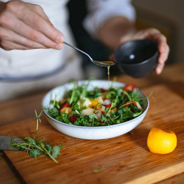 Dressing für Salat (Symbolbild)