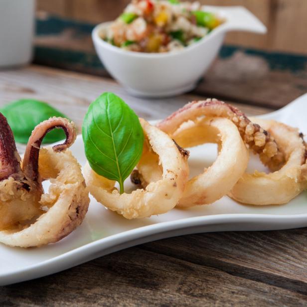 deep fried calamari rings