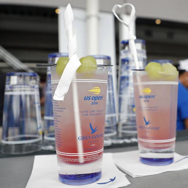 Tennis: US Open, Sep 2, 2019; Flushing, NY, USA; Honey Deuce grey goose signature cocktails for sale on day eight of the Zwei Gläser mit Cocktail bei den US Open.