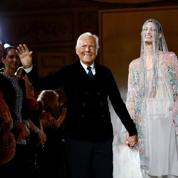 Giorgio Armani Prive Haute Couture Spring/Summer 2025 collection Giorgio Armani mit einem Model nach Ende der Haute Couture Kollektion