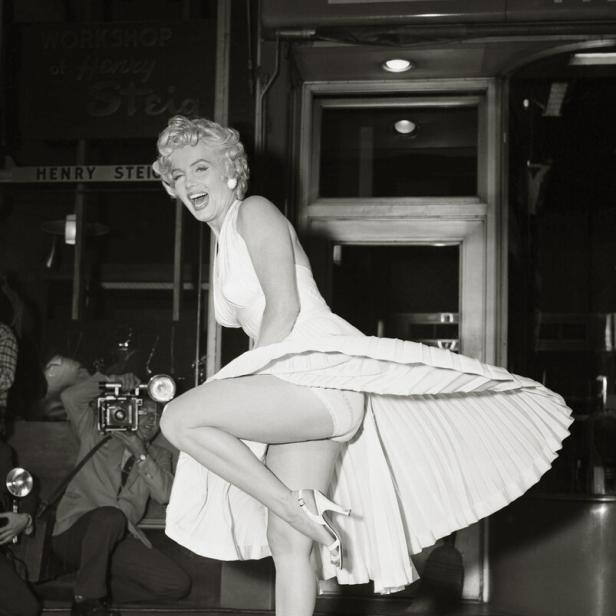 Marilyn Monroe lacht in der berühmten Filmszene aus "Das verflixte 7. Jahr": Während ihr Kleid vor Fotografen hochweht, sieht man ihre Unterwäsche von Hanro. .
