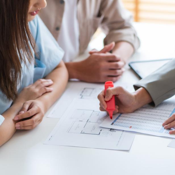 Gemeinsame Finanzen sind praktisch, schaffen aber nicht automatisch Harmonie. 