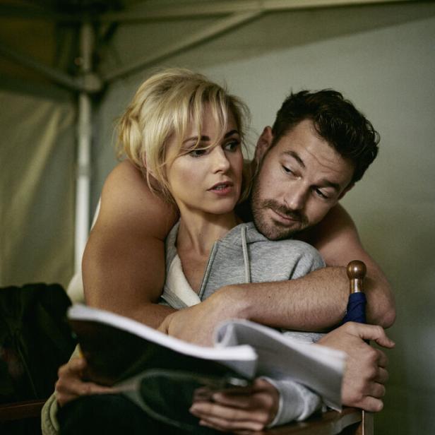 Schauspieler Silvia Schneider und Paul Pizzera