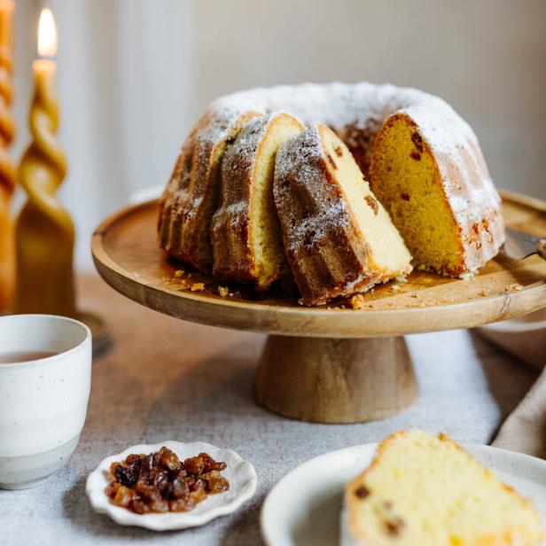 Guglhupf mit Rumrosinen