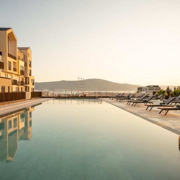 Der Poolbereich des Luxushotels "Siro" in Montenegro