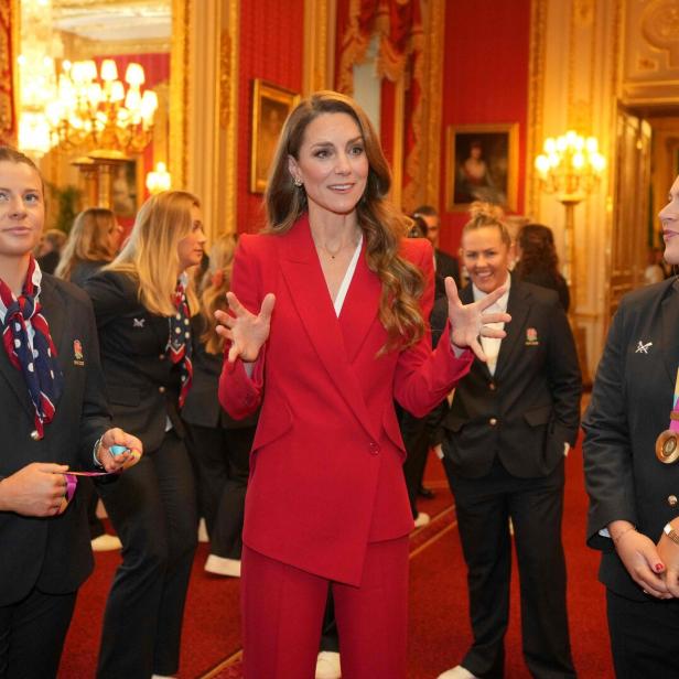 Catherine, Princess of Wales im roten Zweiteiler.