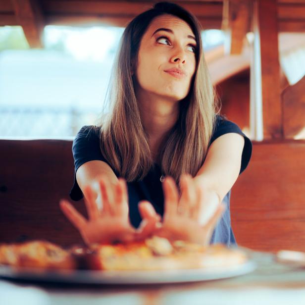 Fasten kann bei Essens-Einladungen herausfordernd sein.
