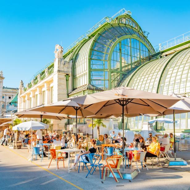 Summer street cafe in Vienna old town, Butterfly House (Schmetterlinghaus) on background
