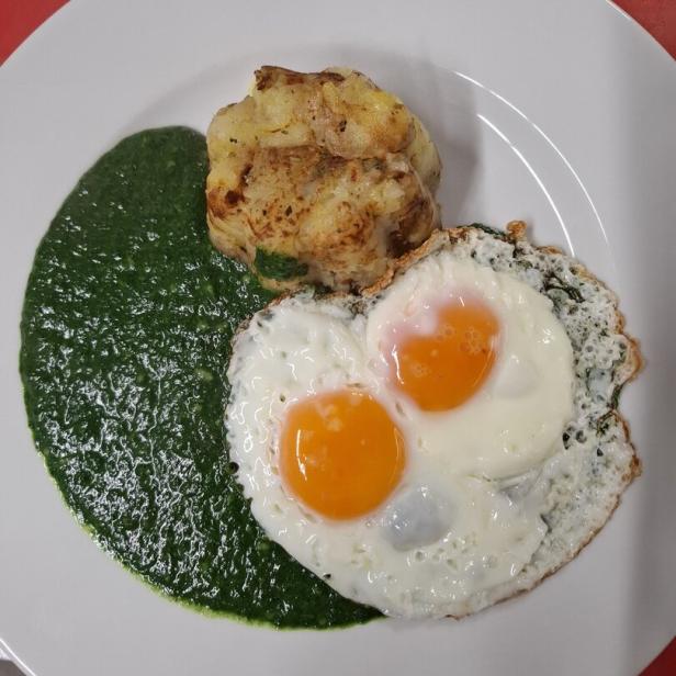 Cremespinat, Rösterdäpfel und zwei Spiegeleier