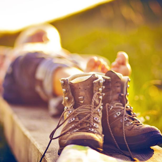 Hiker hiking shoes barefoot Bank