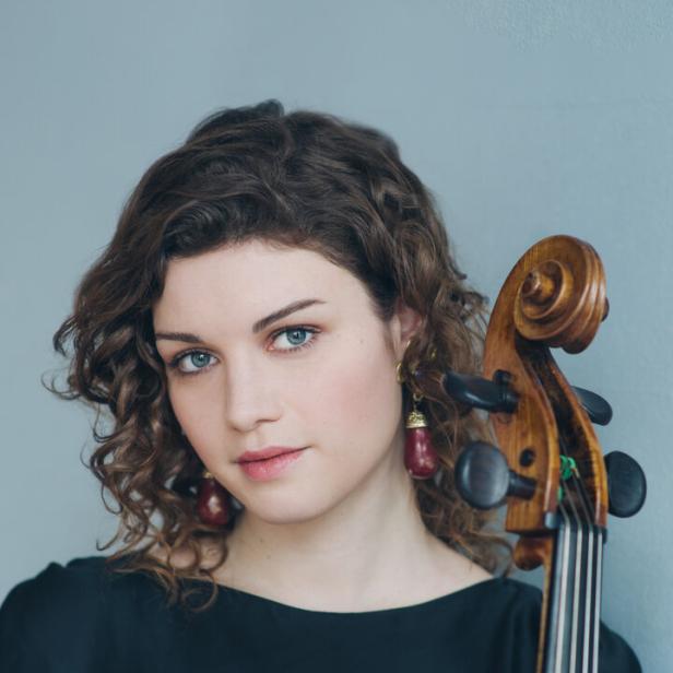 Zur Person: Julia Hagen