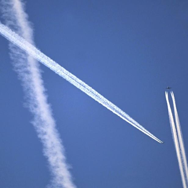 ++ THEMENBILD ++ LUFTFAHRT/TRANSPORT/KLIMA/EMISSIONEN/CO2/KLIMAWANDEL/TREIBHAUSGASE