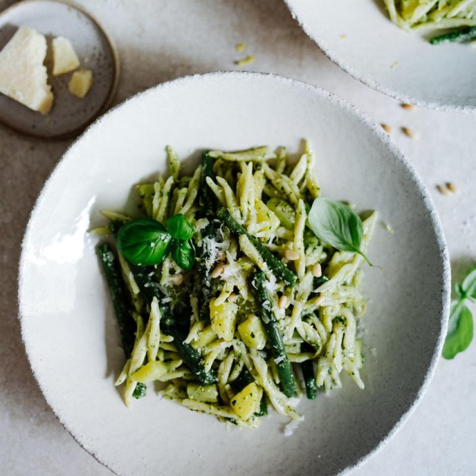 Pasta alla genovese mit Fisolen und Erdäpfeln