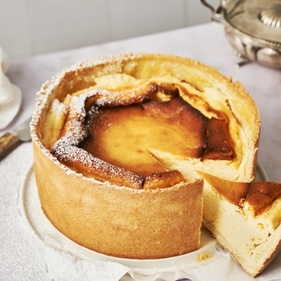 Gebackene Topfentorte: Rezept von Wiener Zuckerbäckerin Gebackene Topfentorte: Rezept von Wiener Zuckerbäckerin