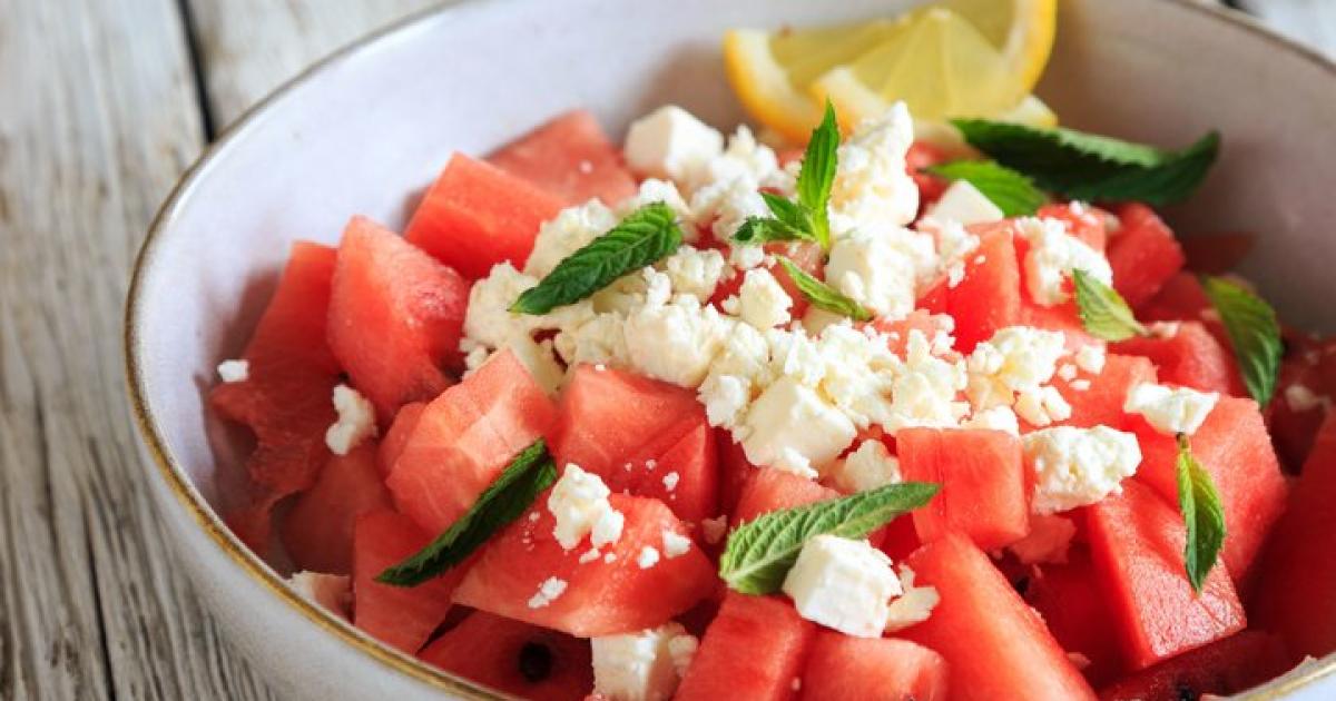 Perfekt für warme Tage: Melonensalat mit Fetakäse